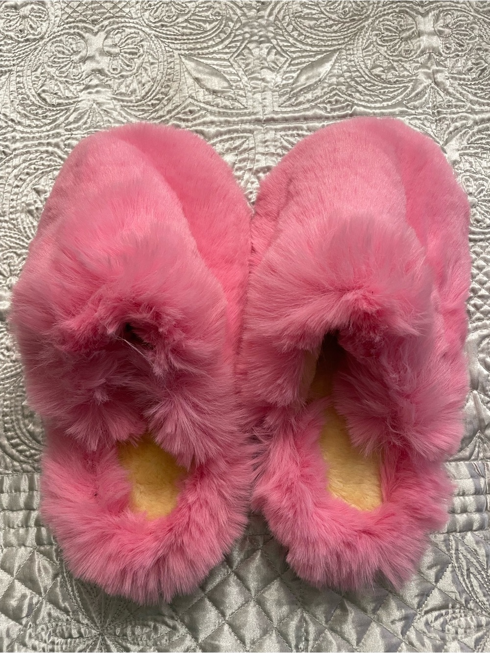 Pink Fluffy slippers 🩷